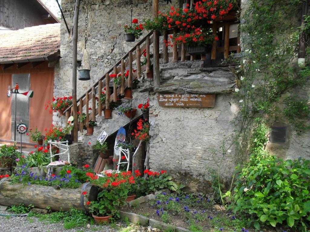 B&B Il Gatto Nero Castelveccana Ngoại thất bức ảnh