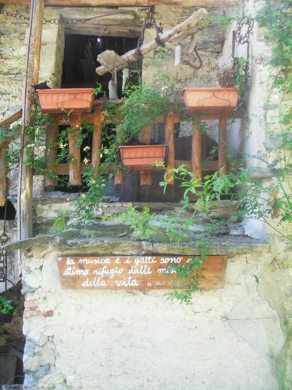 B&B Il Gatto Nero Castelveccana Ngoại thất bức ảnh