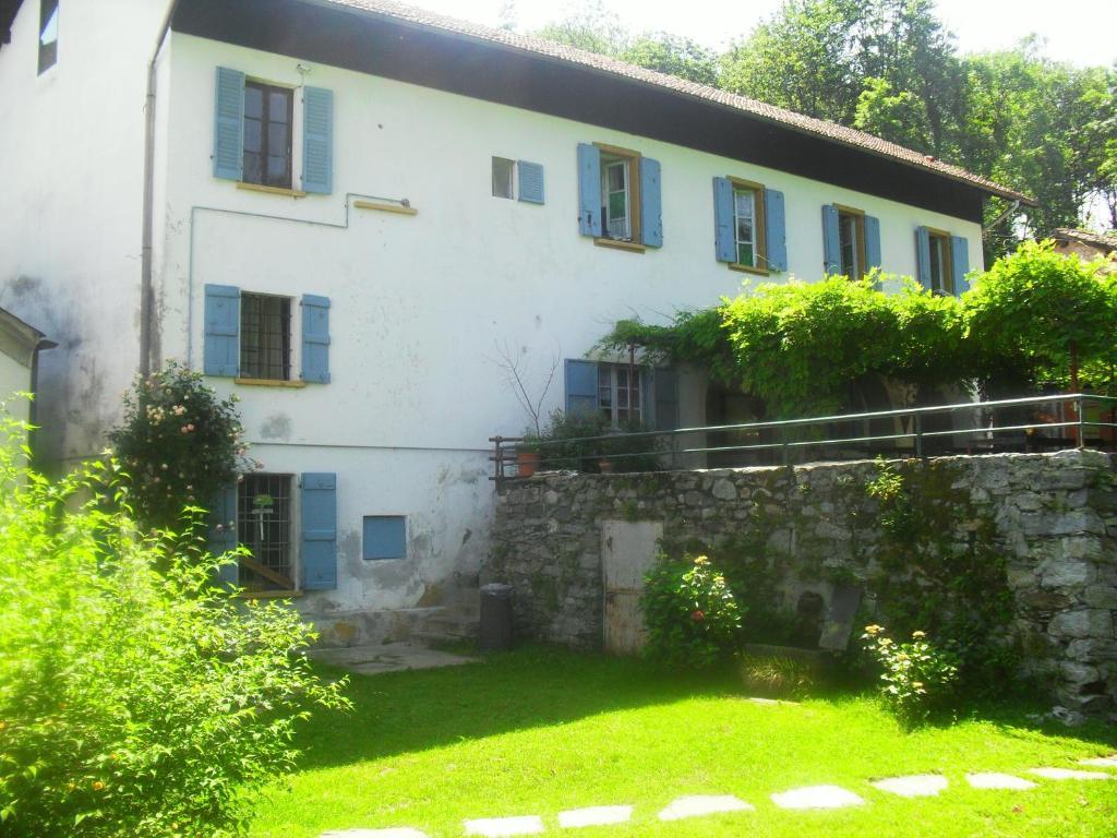 B&B Il Gatto Nero Castelveccana Ngoại thất bức ảnh
